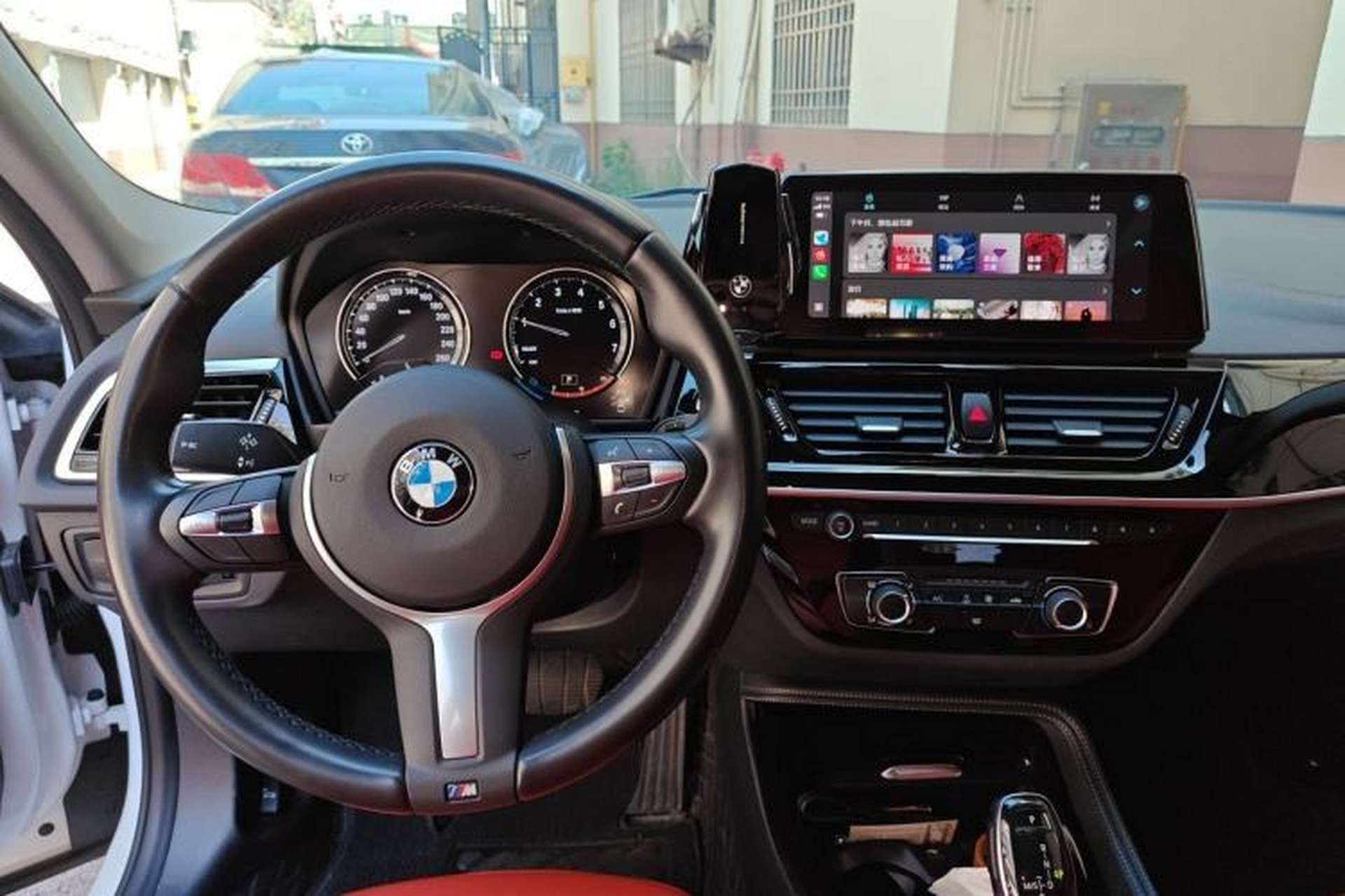 Used BMW 1 Series 2023 125i M Sport Night Edition Center Console