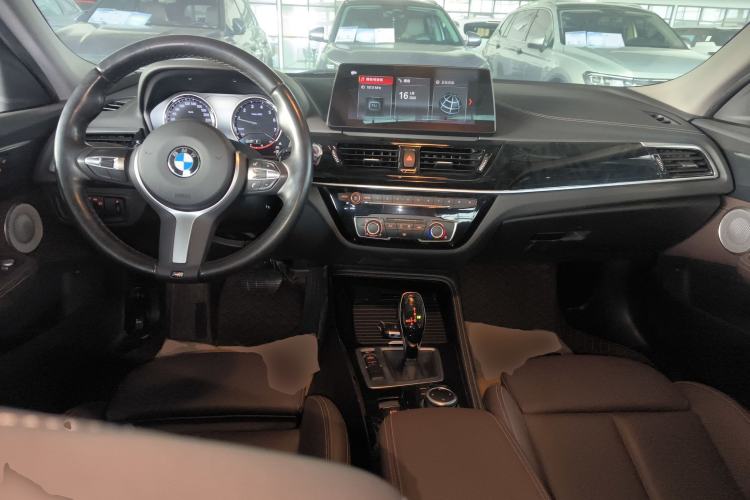 Used BMW 1 Series 2023 120i M Sport Night Edition Center Console