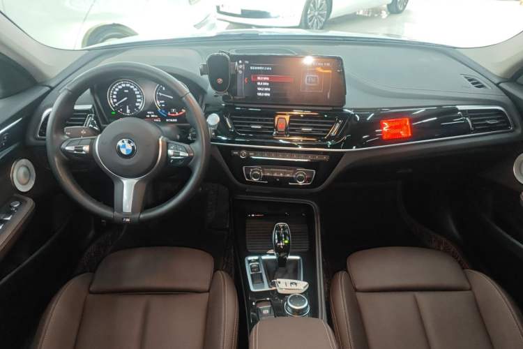Used BMW 1 Series 2023 120i M Sport Night Edition Center Console