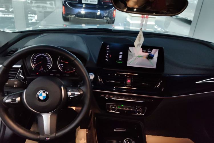Used BMW 1 Series 2023 125i M Sport Night Edition Center Console