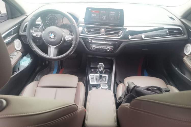 Used BMW 1 Series 2023 120i M Sport Night Edition Center Console