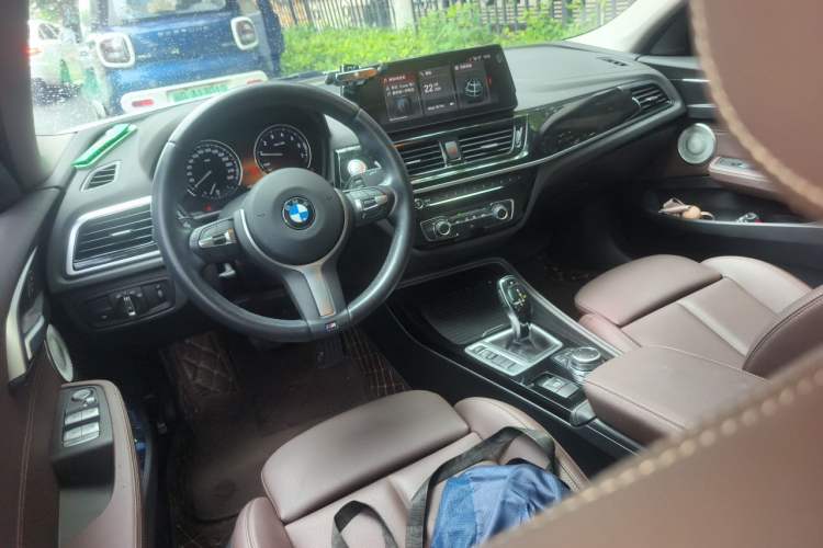 Used BMW 1 Series 2023 120i M Sport Night Edition Center Console