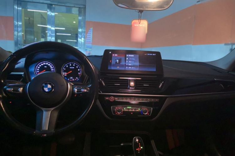Used BMW 1 Series 2023 120i M Sport Night Edition Center Console