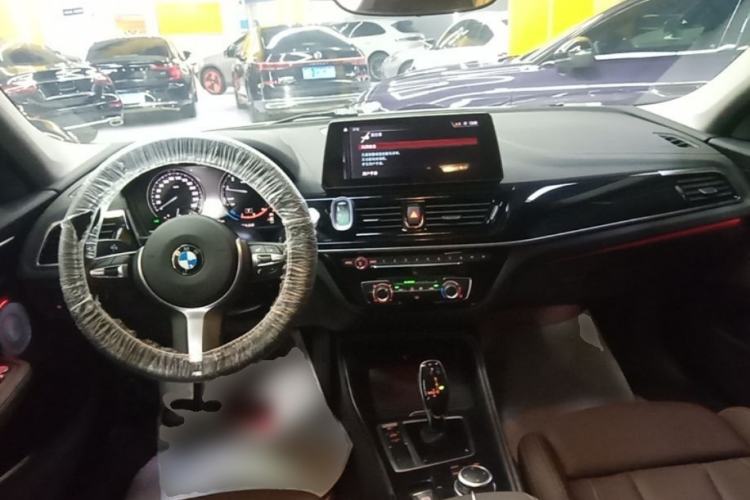 Used BMW 1 Series 2023 125i M Sport Night Edition Center Console