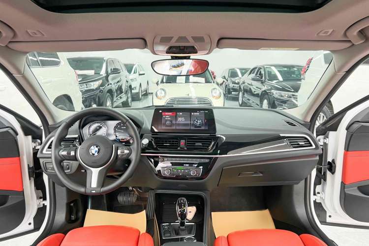 Used BMW 1 Series 2023 125i M Sport Night Edition Center Console