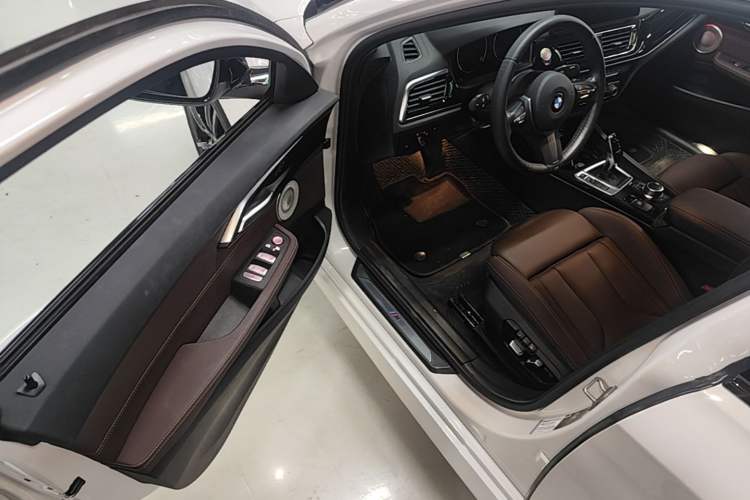 Used BMW 1 Series 2023 125i M Sport Night Edition Driver Seat
