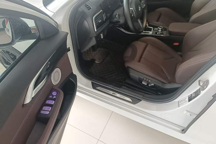 Used BMW 1 Series 2023 125i M Sport Night Edition Driver Seat