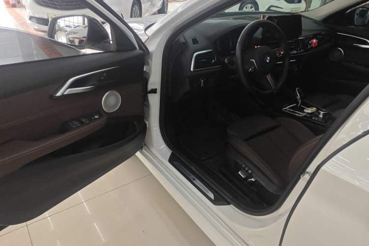 Used BMW 1 Series 2023 120i M Sport Night Edition Driver Seat