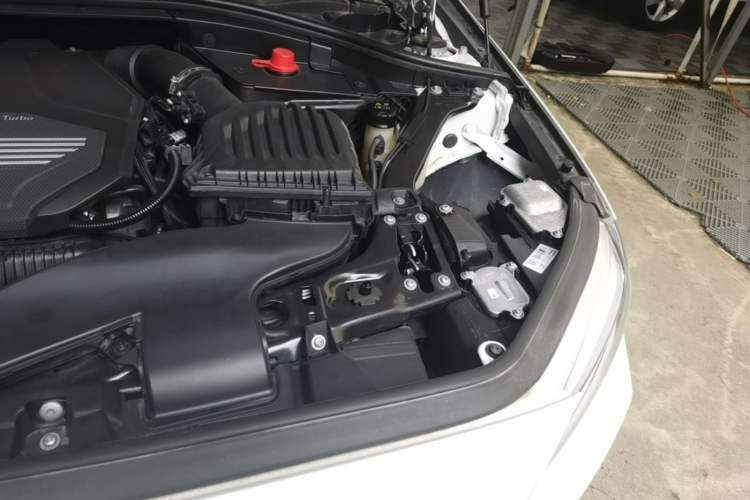 Used BMW 1 Series 2023 125i M Sport Night Edition Engine Bay Left