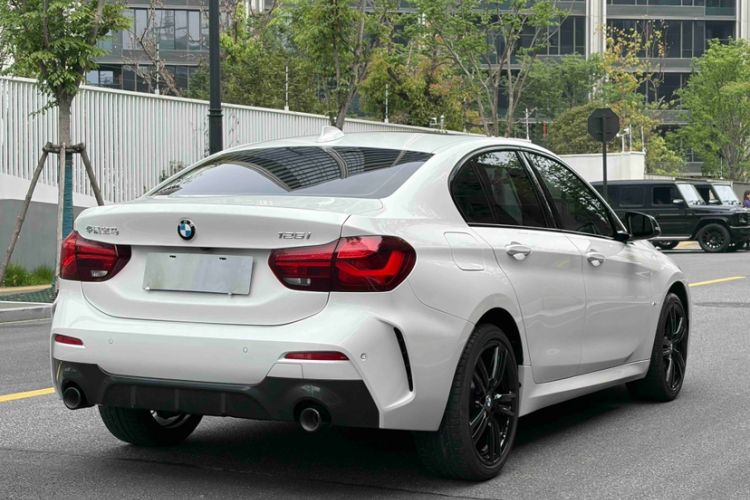 Used BMW 1 Series 2023 125i M Sport Night Edition Exterior 1