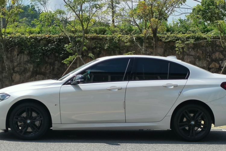 Used BMW 1 Series 2023 125i M Sport Night Edition Exterior 3