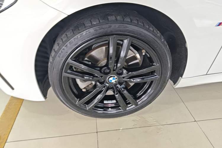Used BMW 1 Series 2023 125i M Sport Night Edition Exterior 4