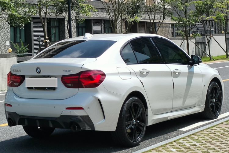 Used BMW 1 Series 2023 125i M Sport Night Edition Exterior 4