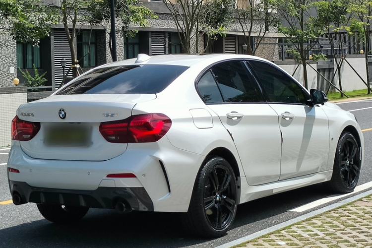 Used BMW 1 Series 2023 125i M Sport Night Edition Exterior 6