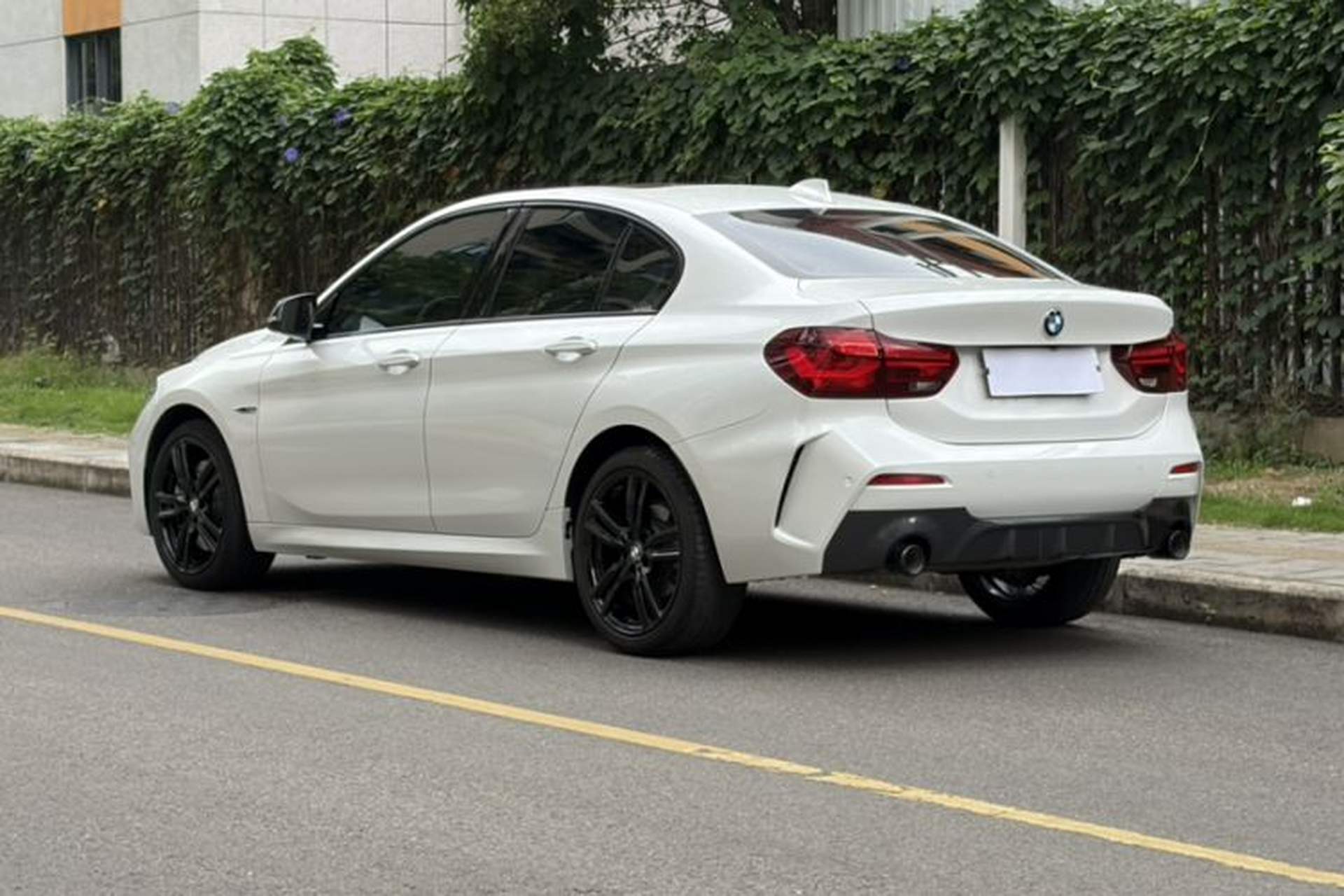 Used BMW 1 Series 2023 125i M Sport Night Edition Exterior 8
