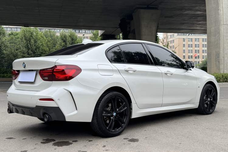 Used BMW 1 Series 2023 125i M Sport Night Edition Exterior 8