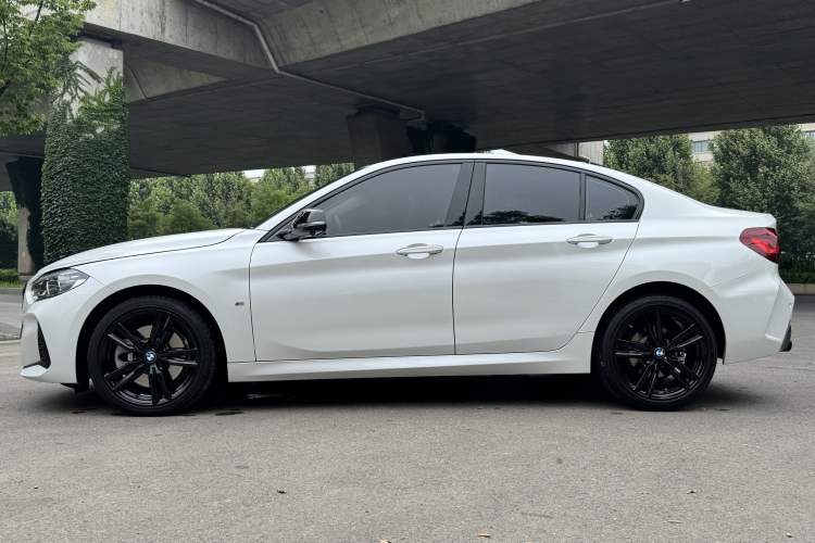 Used BMW 1 Series 2023 125i M Sport Night Edition Exterior 9