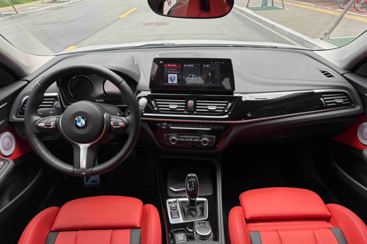 Used BMW 1 Series 2023 125i M Sport Night Edition Interior 11