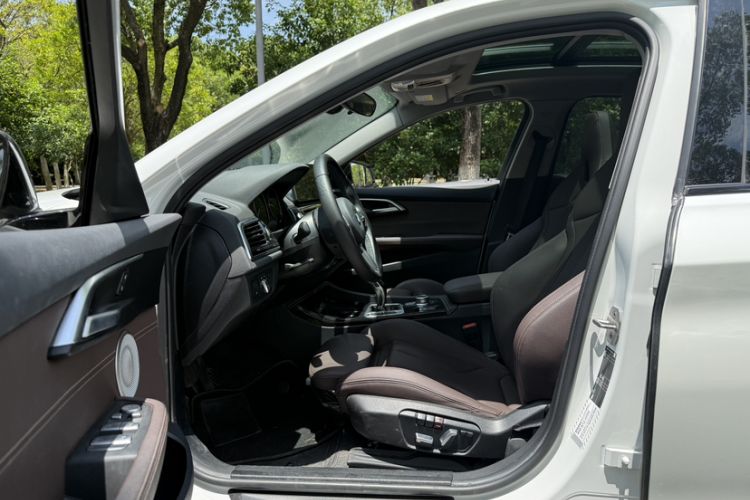Used BMW 1 Series 2023 125i M Sport Night Edition Interior 2