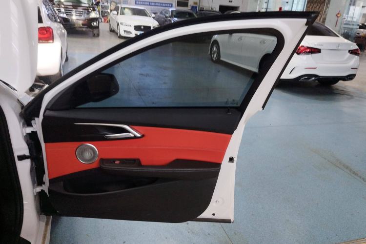 Used BMW 1 Series 2023 125i M Sport Night Edition Interior 3