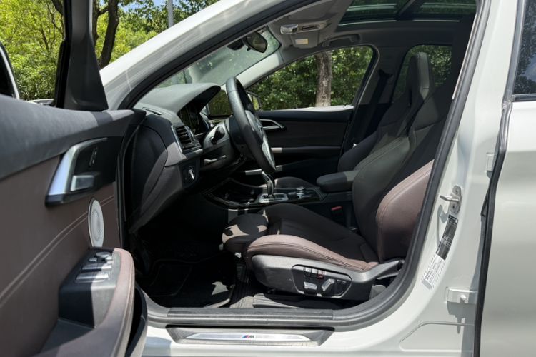 Used BMW 1 Series 2023 125i M Sport Night Edition Interior 4