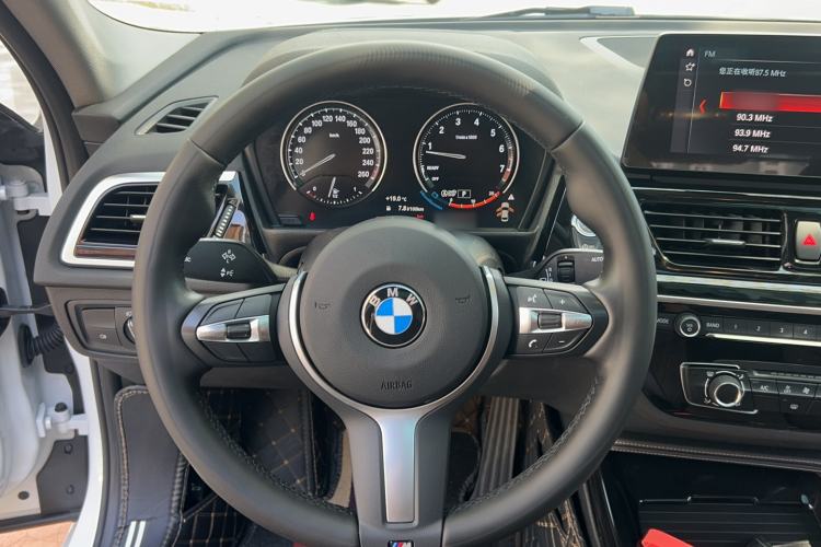 Used BMW 1 Series 2023 125i M Sport Night Edition Interior 4
