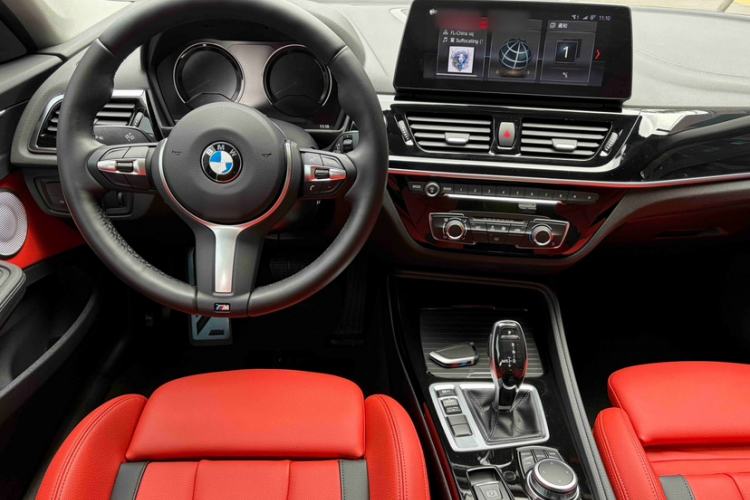 Used BMW 1 Series 2023 125i M Sport Night Edition Interior 4