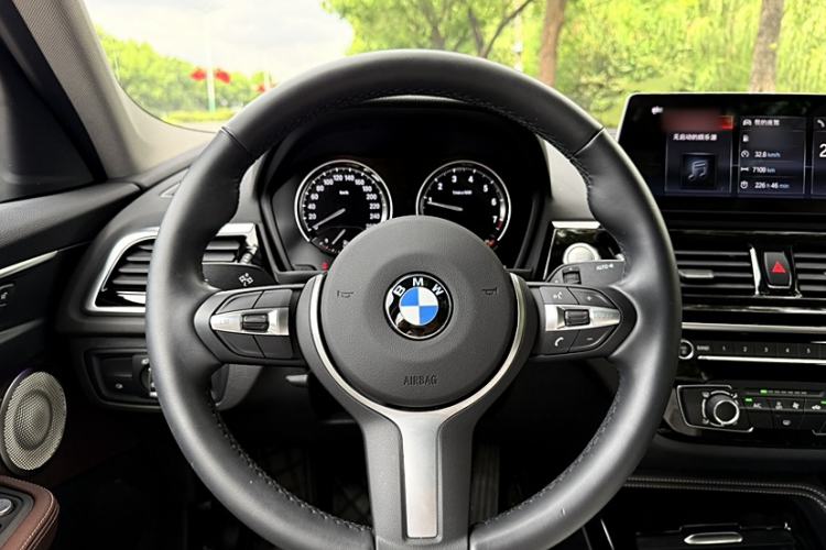 Used BMW 1 Series 2023 125i M Sport Night Edition Interior 6