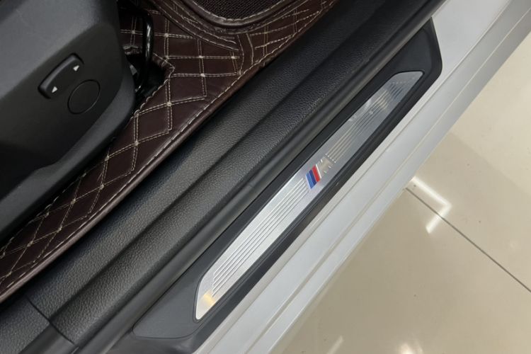 Used BMW 1 Series 2023 125i M Sport Night Edition Interior 7