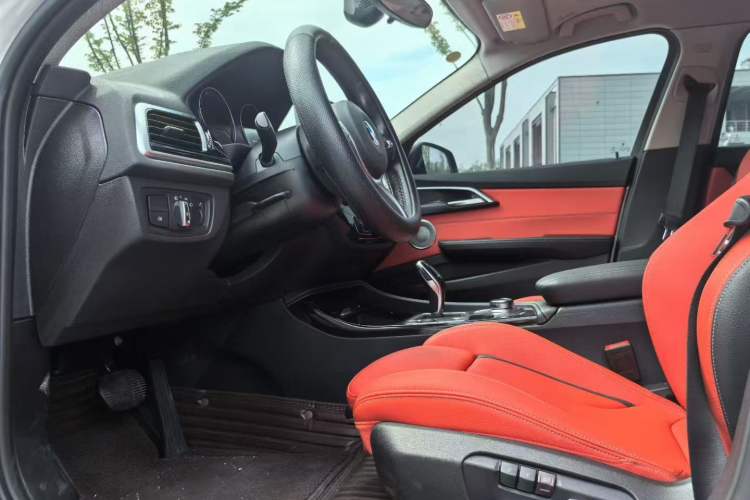 Used BMW 1 Series 2023 125i M Sport Night Edition Interior 7