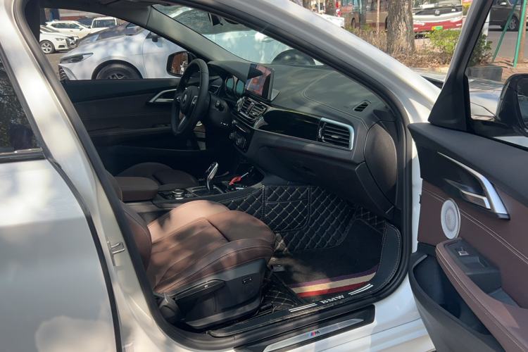Used BMW 1 Series 2023 125i M Sport Night Edition Interior 8