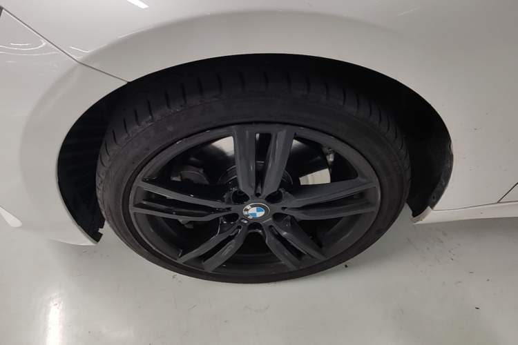 Used BMW 1 Series 2023 125i M Sport Night Edition Left Front Wheel Hub