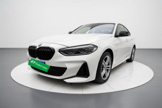 BMW 1 Series 2023 120i M Sport Night Edition مستعملة
