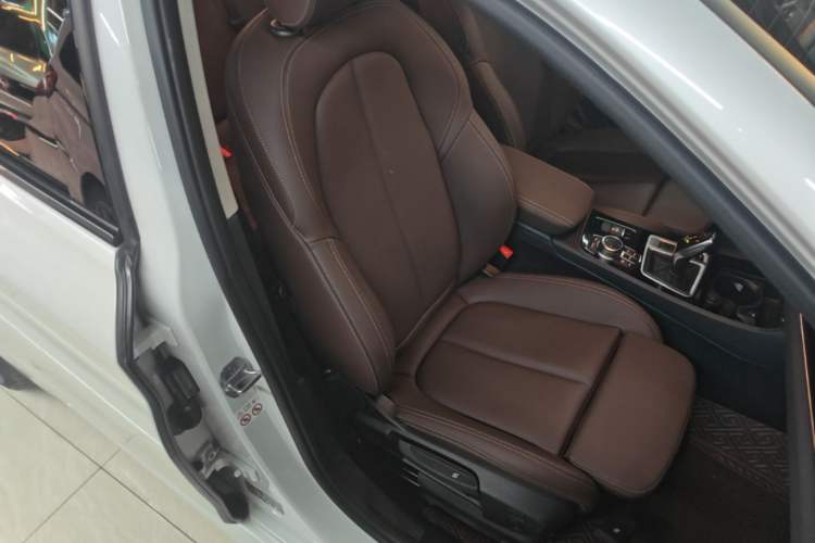 Used BMW 1 Series 2023 120i M Sport Night Edition Right Front Seat