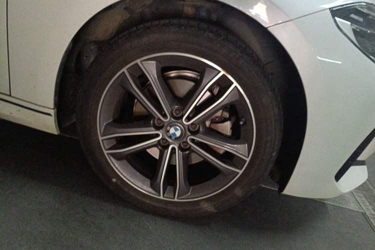 Used BMW 1 Series 2023 120i M Sport Edition Right Front Wheel Hub