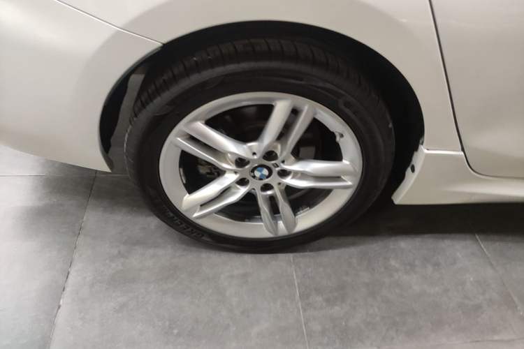 Used BMW 1 Series 2023 120i M Sport Night Edition Right Rear Wheel Hub
