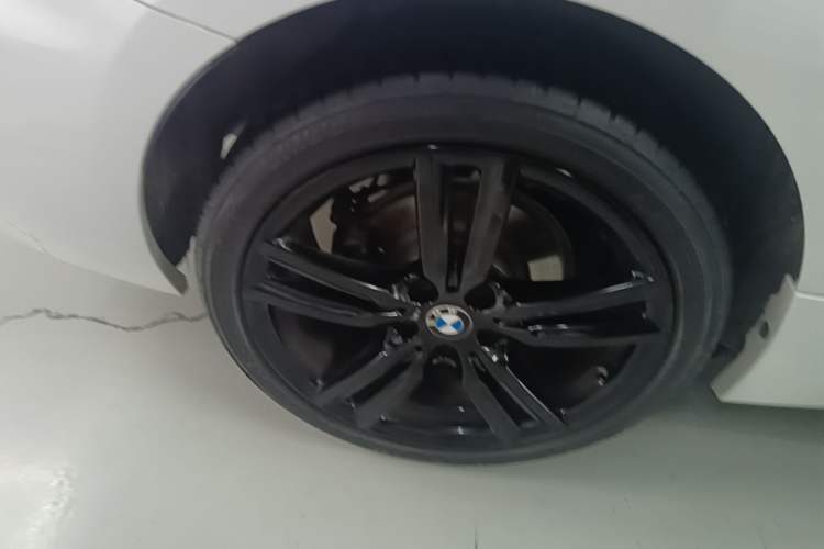 Used BMW 1 Series 2023 125i M Sport Night Edition Right Rear Wheel Hub