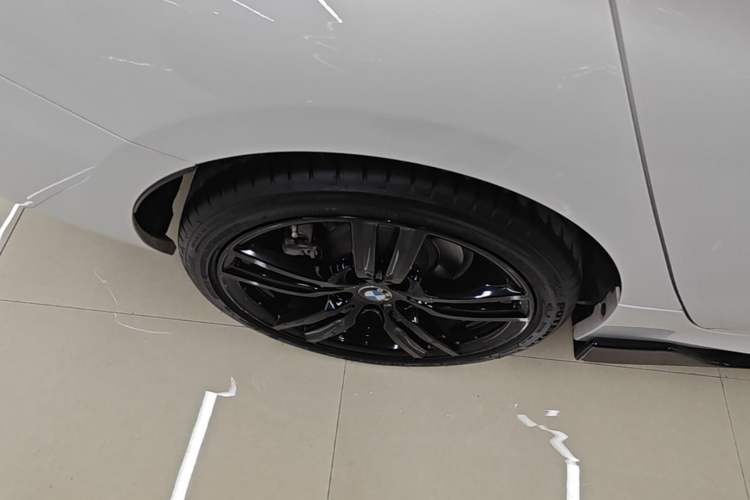 Used BMW 1 Series 2023 125i M Sport Night Edition Right Rear Wheel Hub