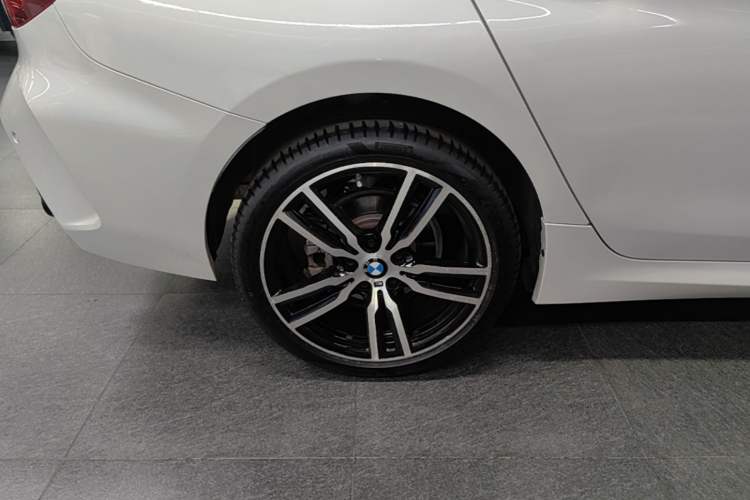Used BMW 1 Series 2023 125i M Sport Night Edition Right Rear Wheel Hub