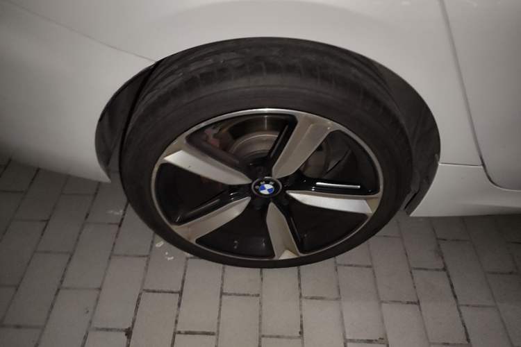 Used BMW 1 Series 2023 125i M Sport Night Edition Right Rear Wheel Hub