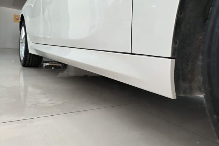Used BMW 1 Series 2023 120i M Sport Night Edition Right Side Sill