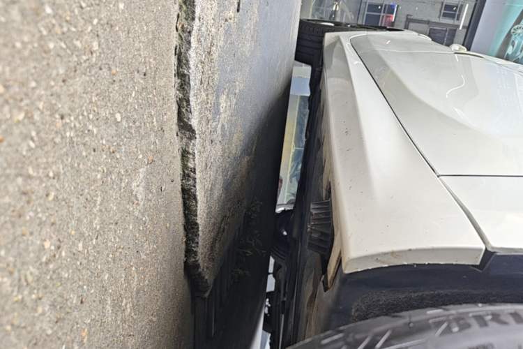Used BMW 1 Series 2023 125i M Sport Night Edition Right Side Sill