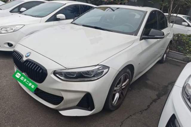 BMW 1 Series 2023 120i M Sport Night Edition usado