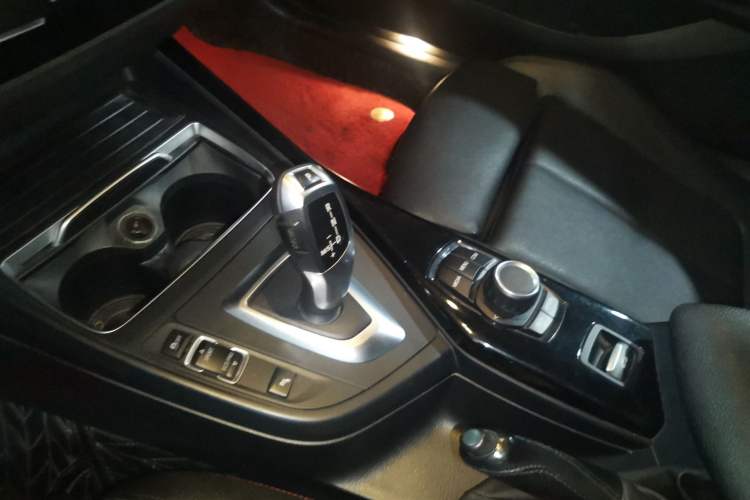 Used BMW 2 Series 2018 220i Convertible Coupe Sports Design Package Gear Lever
