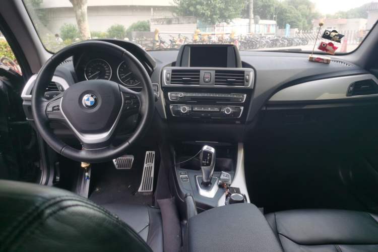 Used BMW 2 Series 2014 220i Leading Model Center Console