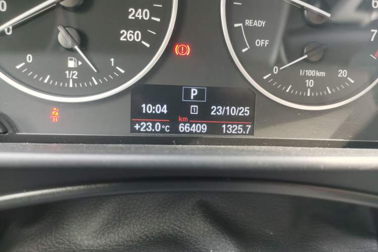 Used BMW 2 Series 2014 220i Leading Model Odometer Close Up