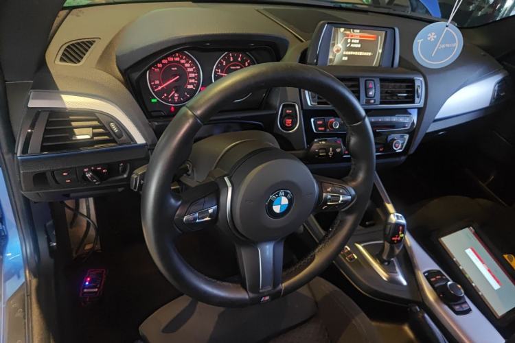 Used BMW 2 Series 2014 220i Sport Design Package Center Console