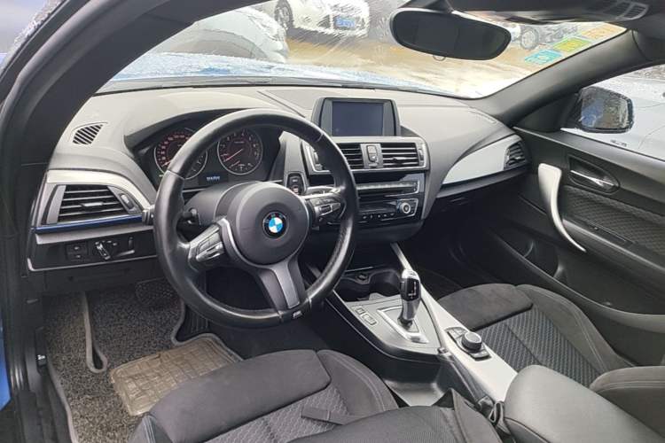 Used BMW 2 Series 2014 220i Sport Design Package Center Console