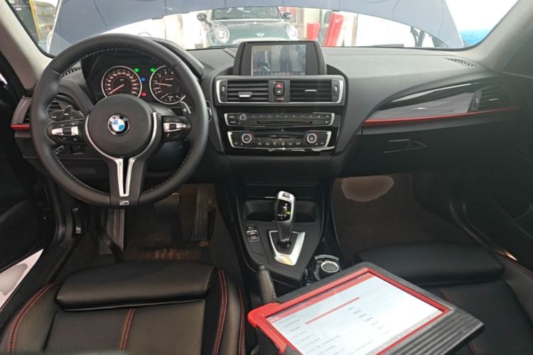 Used BMW 2 Series 2014 220i Sport Design Package Center Console
