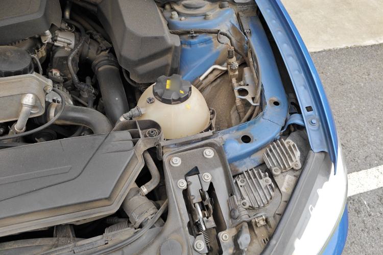 Used BMW 2 Series 2014 220i Sport Design Package Engine Bay Left
